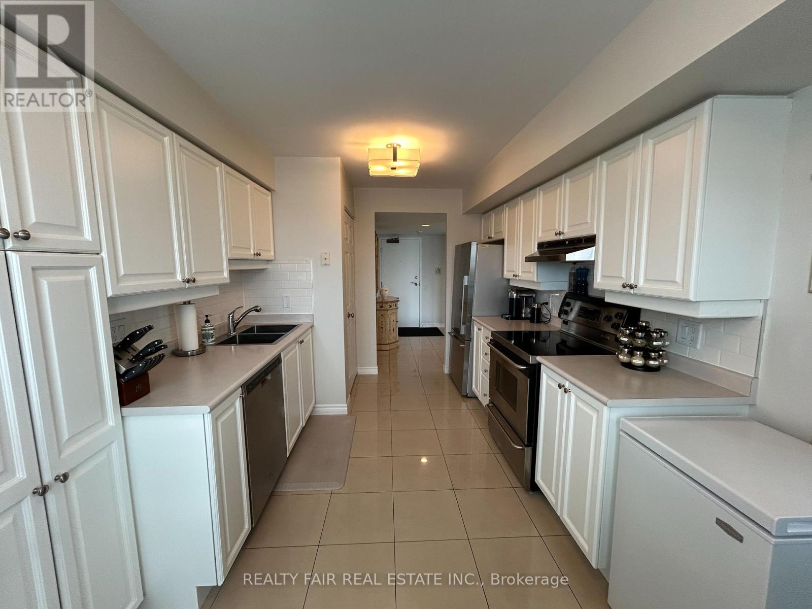 811 - 8 Covington Drive, Toronto, Ontario  M6A 3E5 - Photo 9 - C12188312