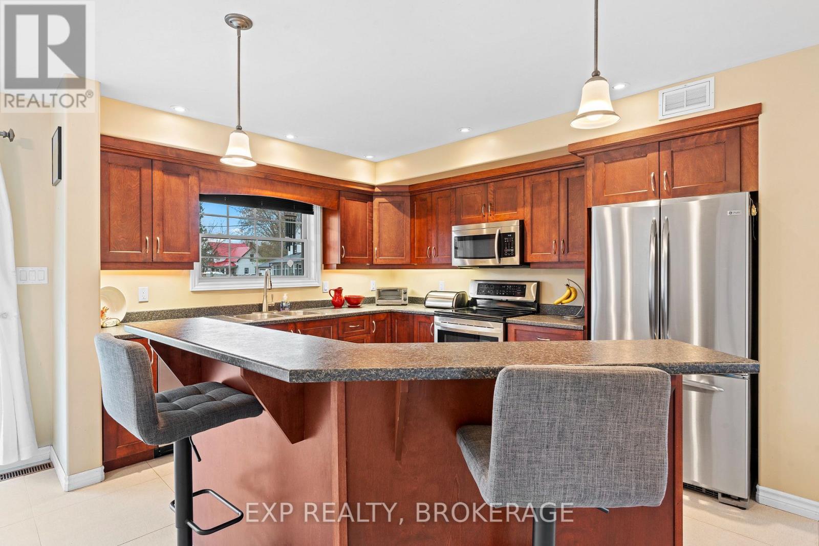 66 King Street, Rideau Lakes, Ontario  K0E 1G0 - Photo 13 - X12188469