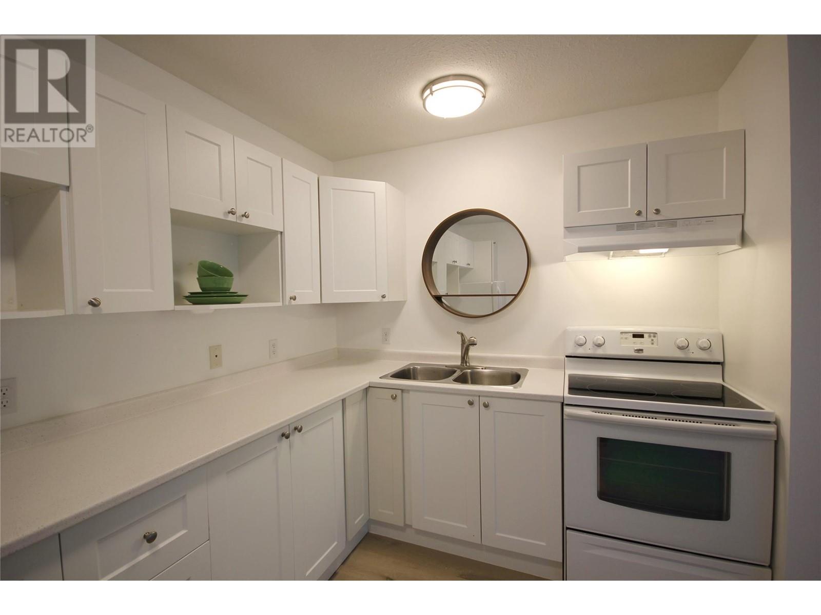 150 Skaha Place Unit# 402, Penticton, BC V2A7K1