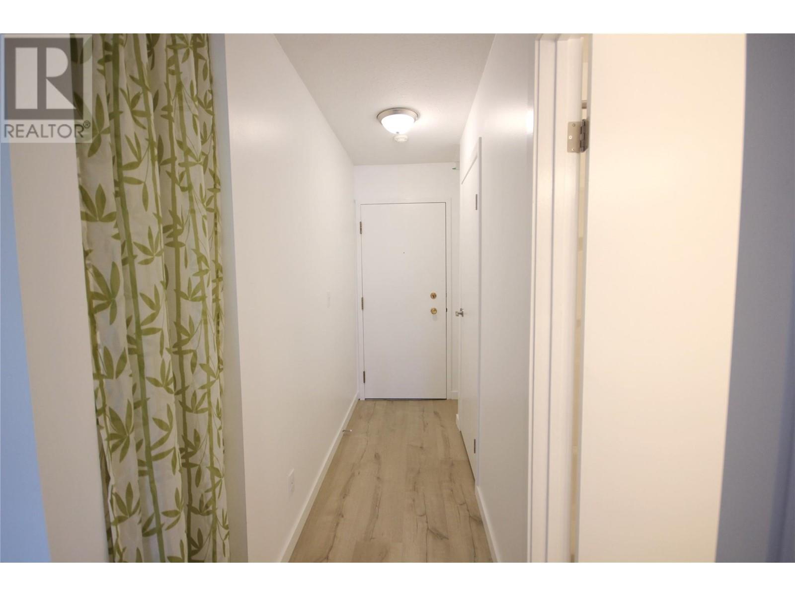 150 Skaha Place Unit# 402, Penticton, BC V2A7K1