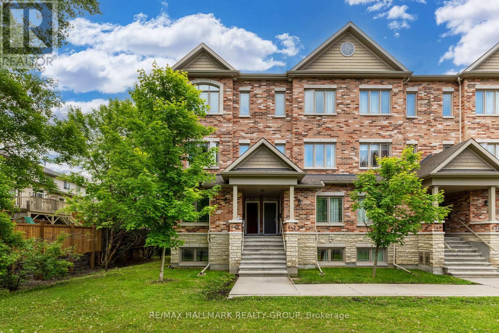 648 Danaca Private, Ottawa, Ontario  K1K 2V7 - Photo 1 - X12188445