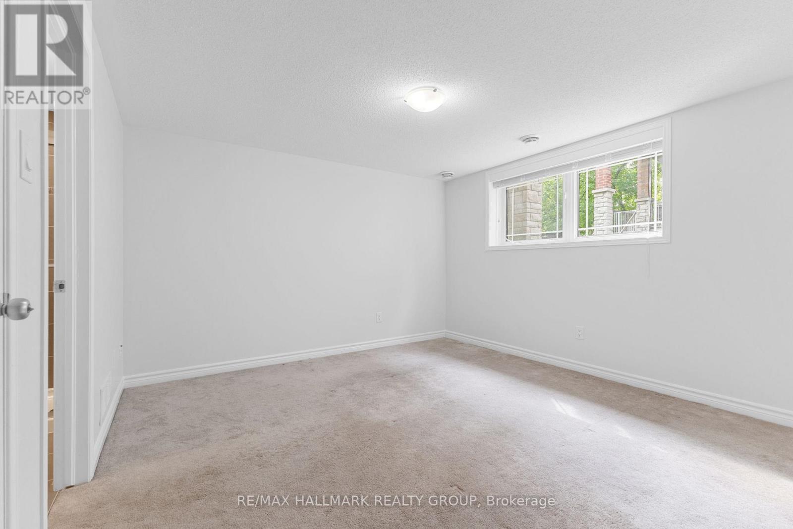 648 Danaca Private, Ottawa, Ontario  K1K 2V7 - Photo 25 - X12188445