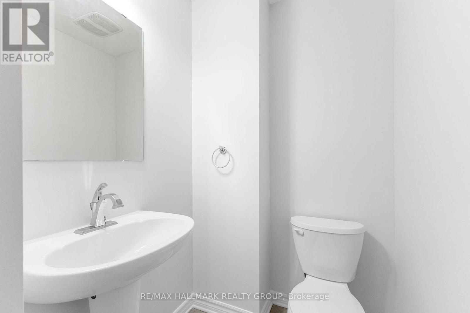 648 Danaca Private, Ottawa, Ontario  K1K 2V7 - Photo 5 - X12188445