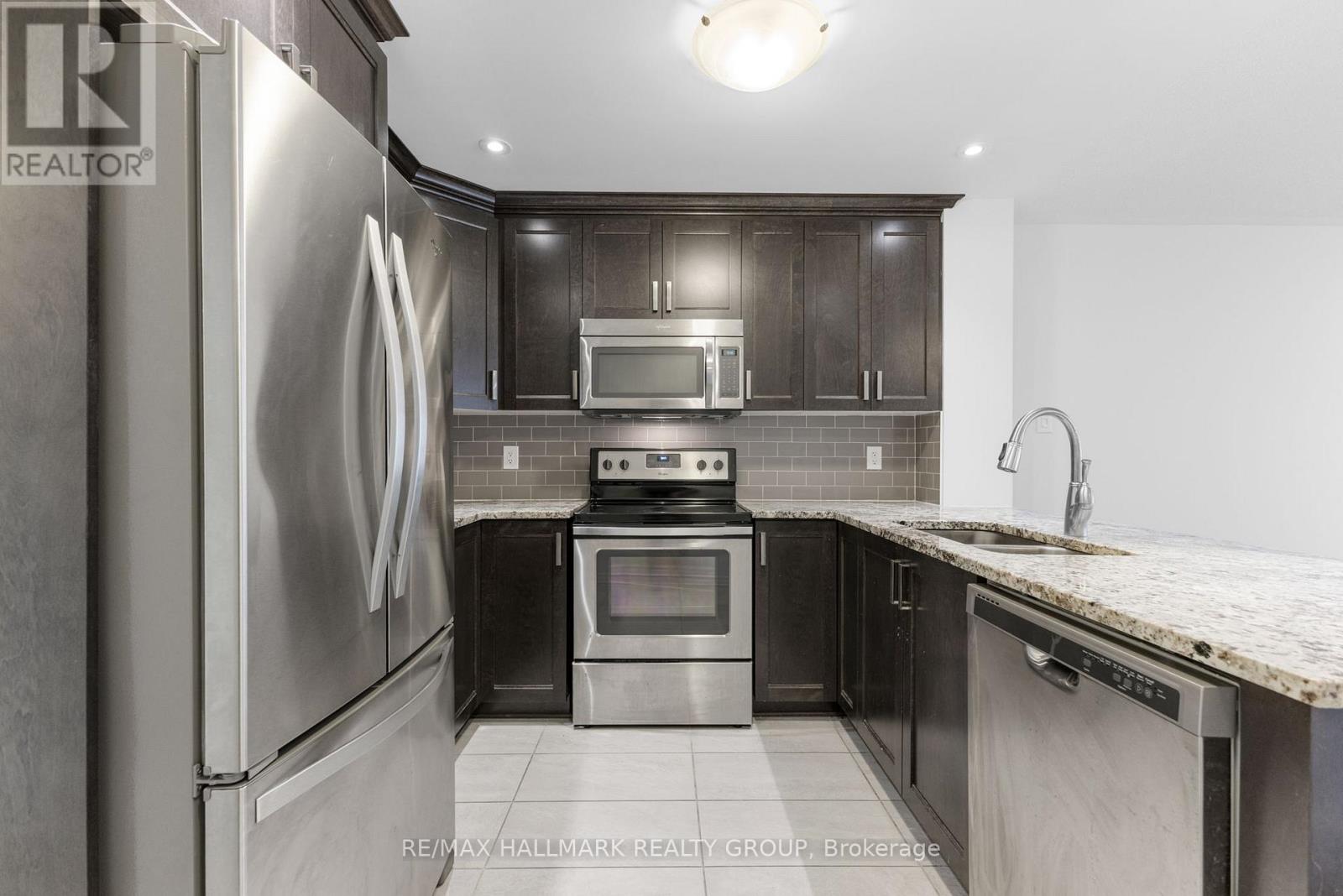 648 Danaca Private, Ottawa, Ontario  K1K 2V7 - Photo 8 - X12188445
