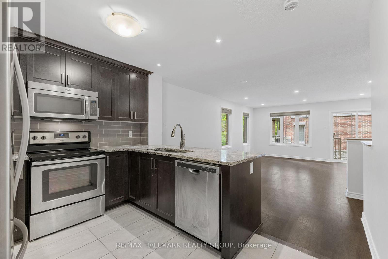 648 Danaca Private, Ottawa, Ontario  K1K 2V7 - Photo 9 - X12188445