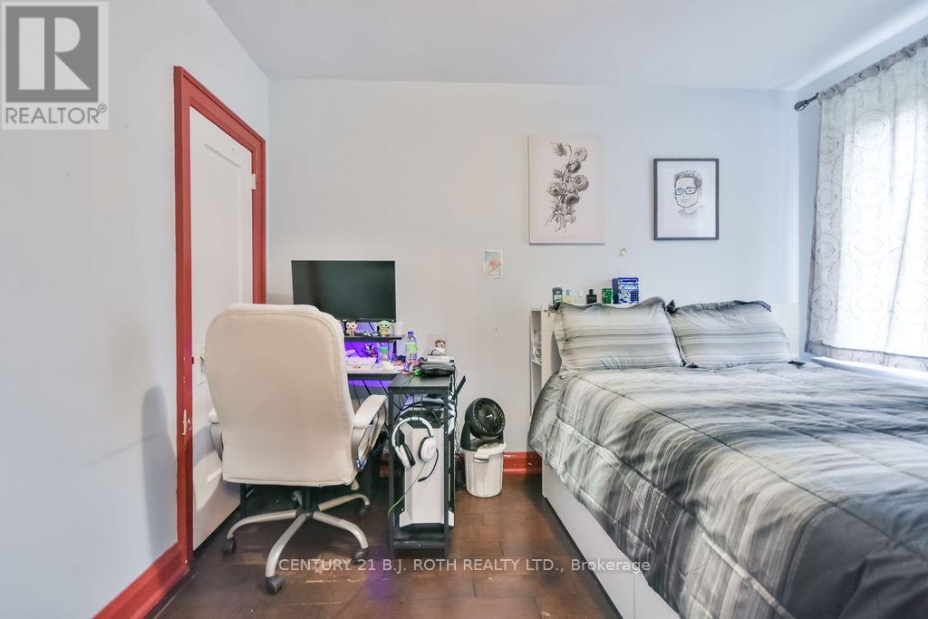 15 Thomson Street, Barrie (Queen's Park), Ontario  L4N 1X4 - Photo 12 - S12188354