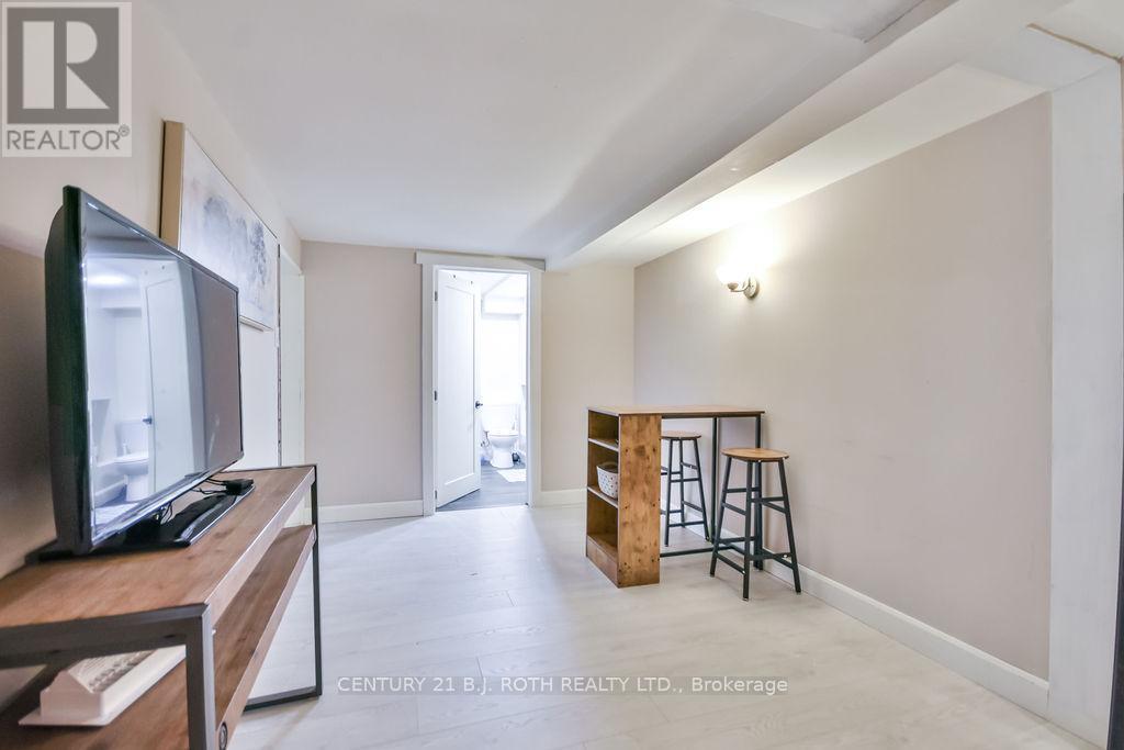 15 Thomson Street, Barrie (Queen's Park), Ontario  L4N 1X4 - Photo 29 - S12188354