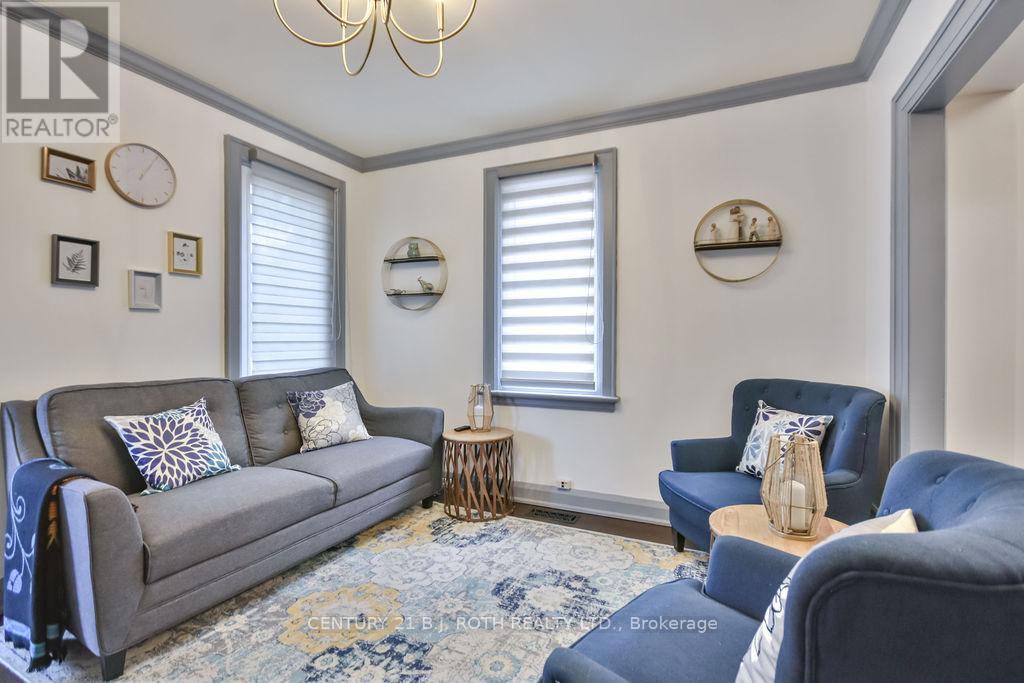 15 Thomson Street, Barrie (Queen's Park), Ontario  L4N 1X4 - Photo 5 - S12188354