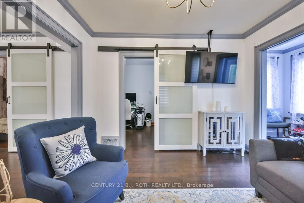 15 Thomson Street, Barrie (Queen's Park), Ontario  L4N 1X4 - Photo 6 - S12188354