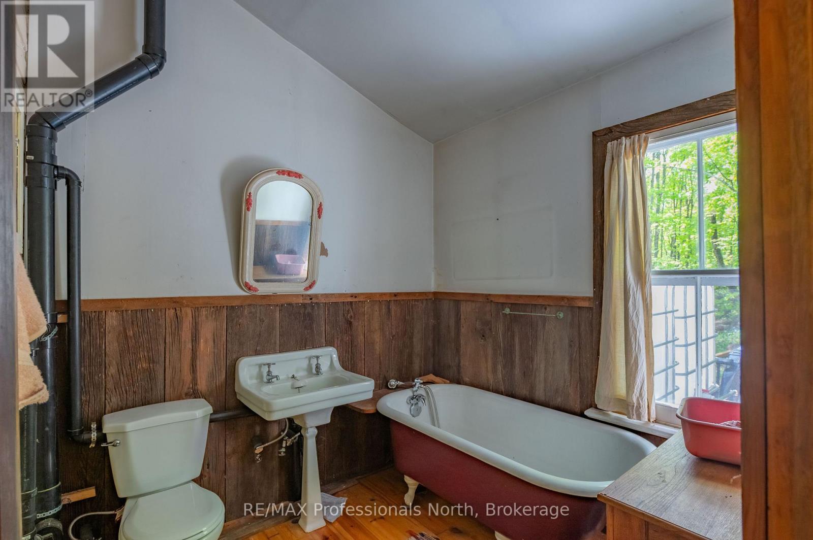 1005 Learners Lane, Minden Hills (Lutterworth), Ontario  K0M 2K0 - Photo 16 - X12188433