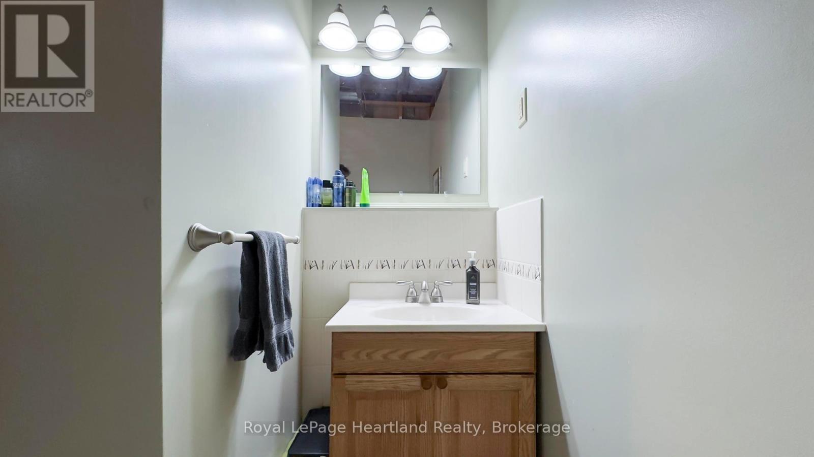 651 Kennard Crescent, Kincardine, Ontario  N2Z 1T5 - Photo 38 - X12188545