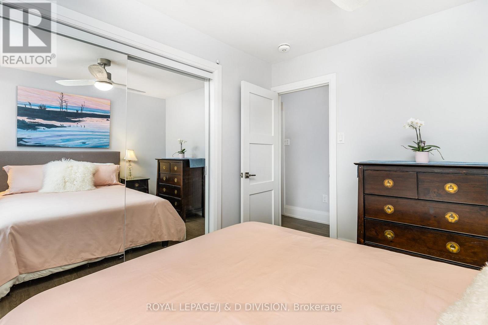 4 Cameo Crescent, Toronto (Rockcliffe-Smythe), Ontario  M6N 2K5 - Photo 14 - W12188303