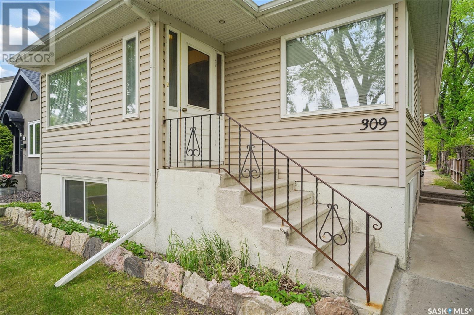 Property at 309 Bottomley AVENUE N image 3