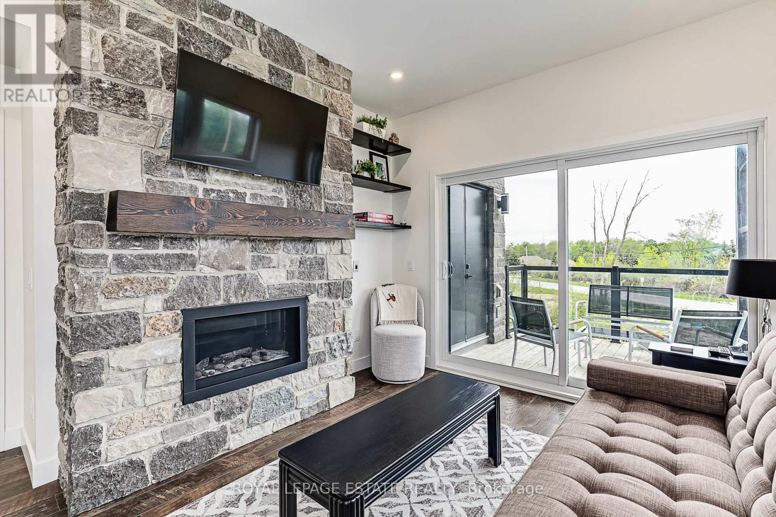 202 - 21 Beckwith Lane, Blue Mountains, Ontario  L9Y 3B6 - Photo 10 - X12188302