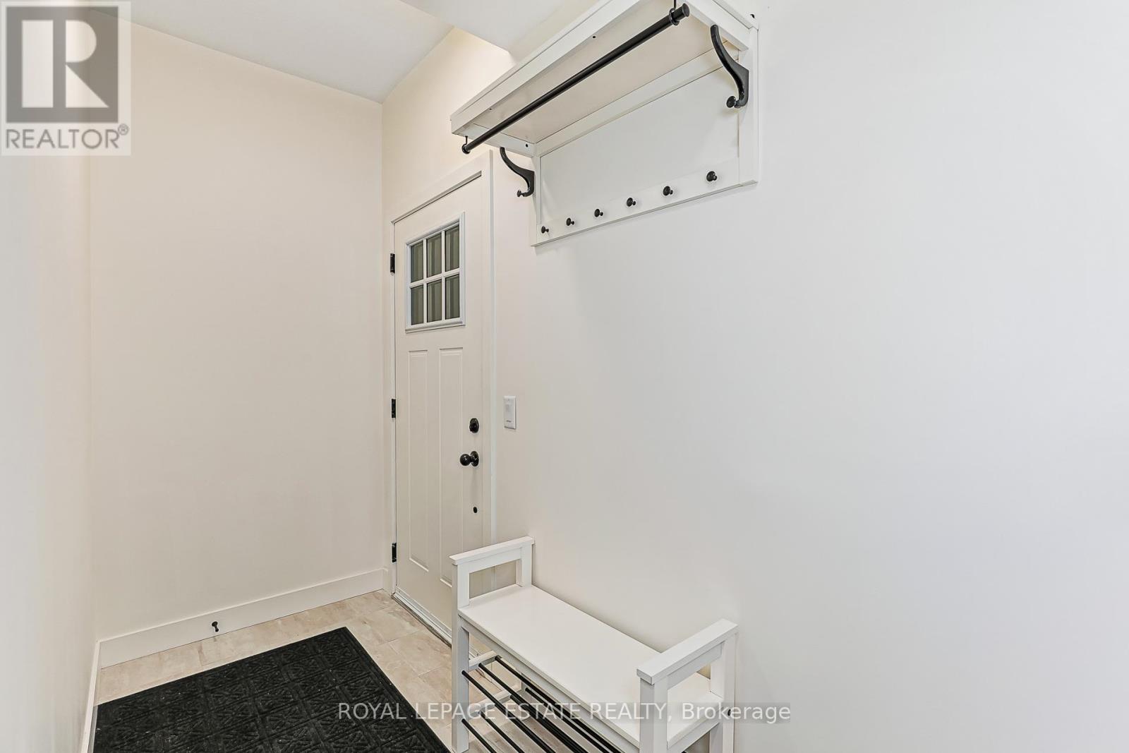 202 - 21 Beckwith Lane, Blue Mountains, Ontario  L9Y 3B6 - Photo 4 - X12188302