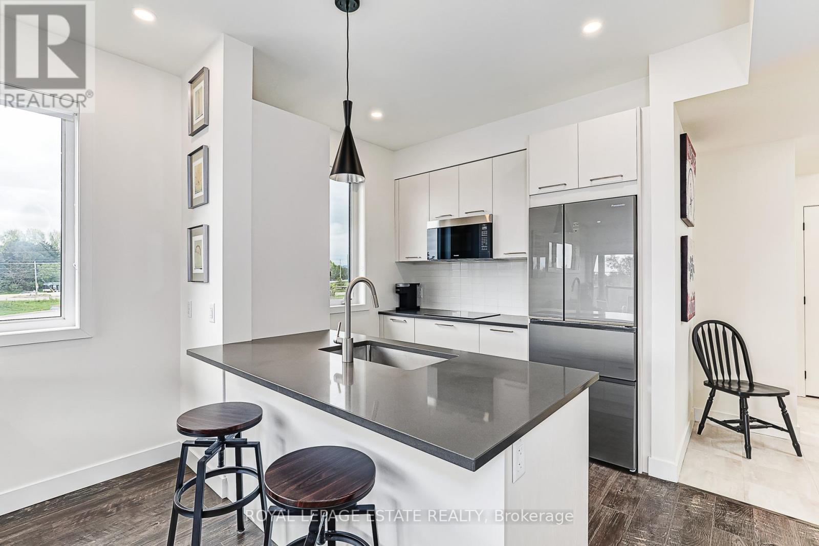 202 - 21 Beckwith Lane, Blue Mountains, Ontario  L9Y 3B6 - Photo 6 - X12188302