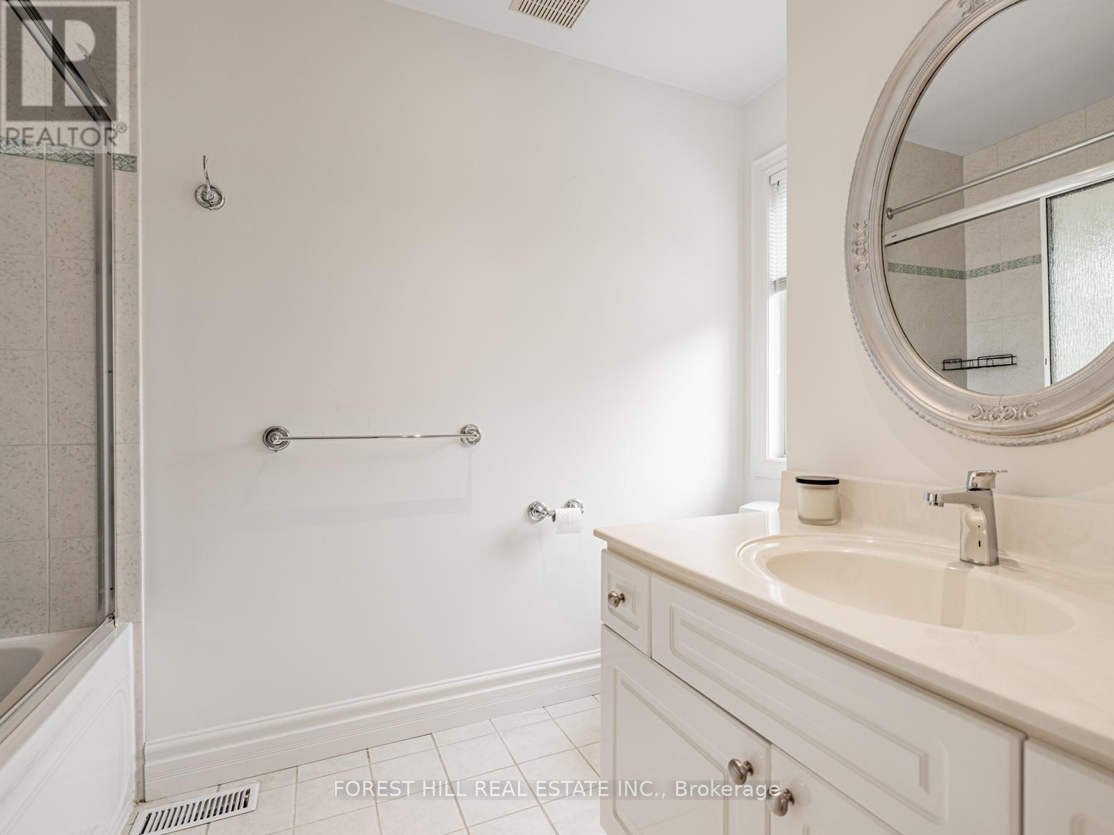 211 Byng Avenue, Toronto, Ontario  M2N 4L2 - Photo 25 - C12188449