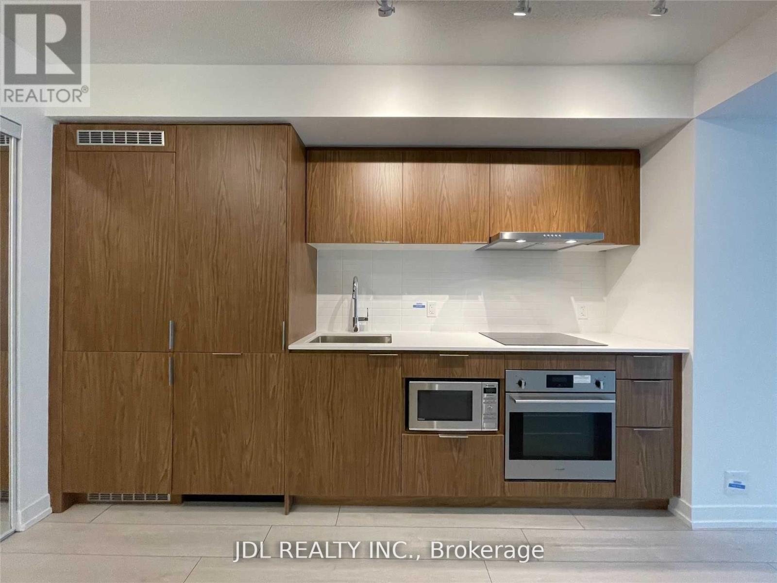 301 - 60 Shuter Street, Toronto, Ontario  M5B 0B7 - Photo 3 - C12188555
