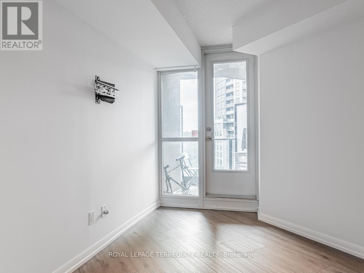 658 - 209 Fort York Boulevard, Toronto, Ontario  M5V 4A1 - Photo 10 - C12188560