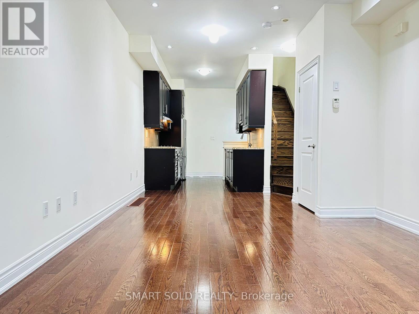3 - 10 Hargrave Lane, Toronto, Ontario  M4N 0A4 - Photo 4 - C12188570