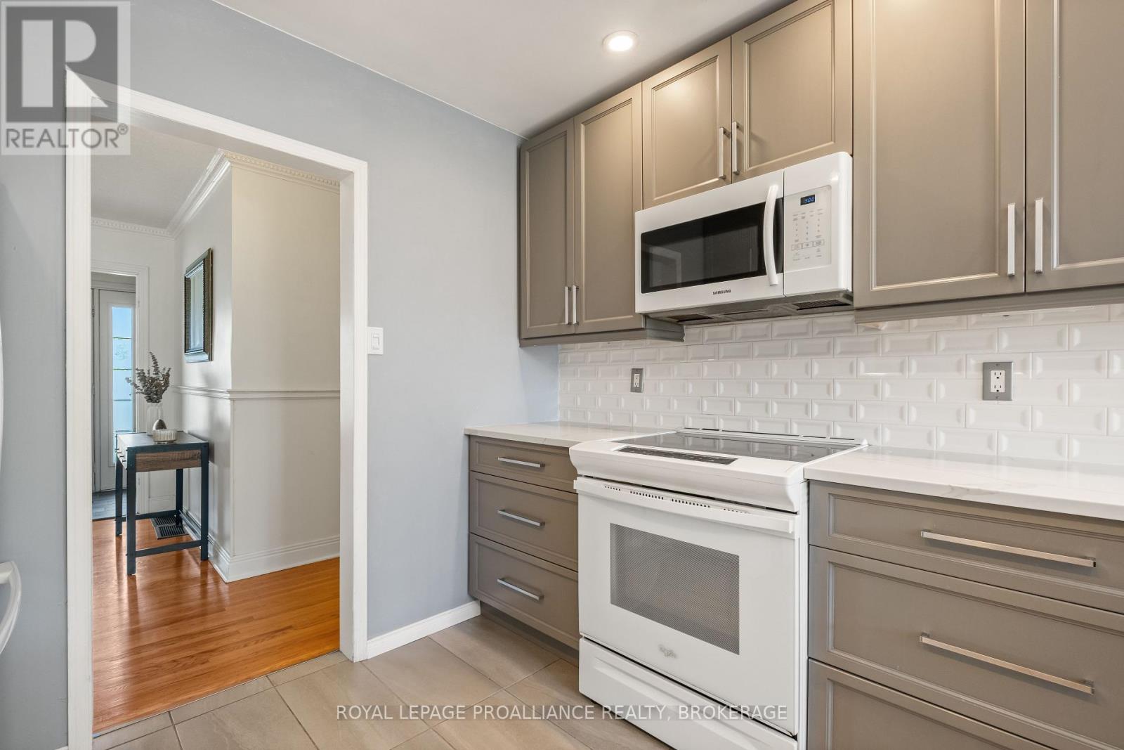 60 Westmoreland Road, Kingston (West Of Sir John A. Blvd), Ontario  K7M 1J5 - Photo 11 - X12188669
