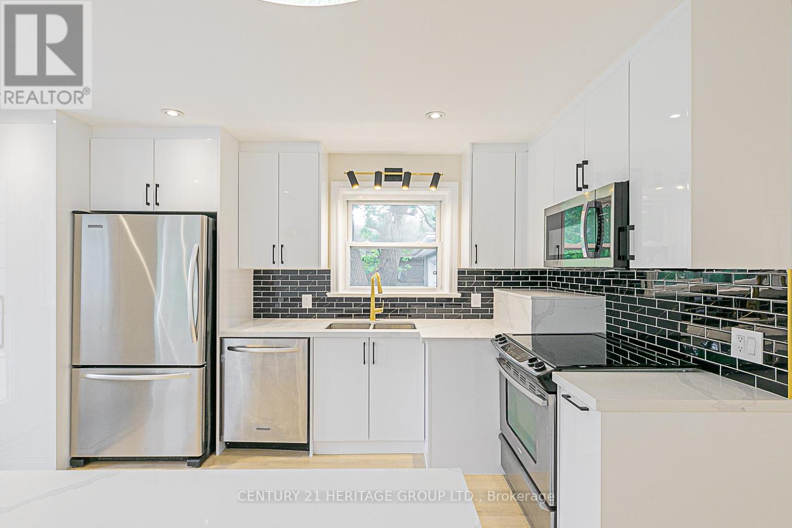 893 Srigley Street, Newmarket, Ontario  L3Y 1Y2 - Photo 5 - N12188367