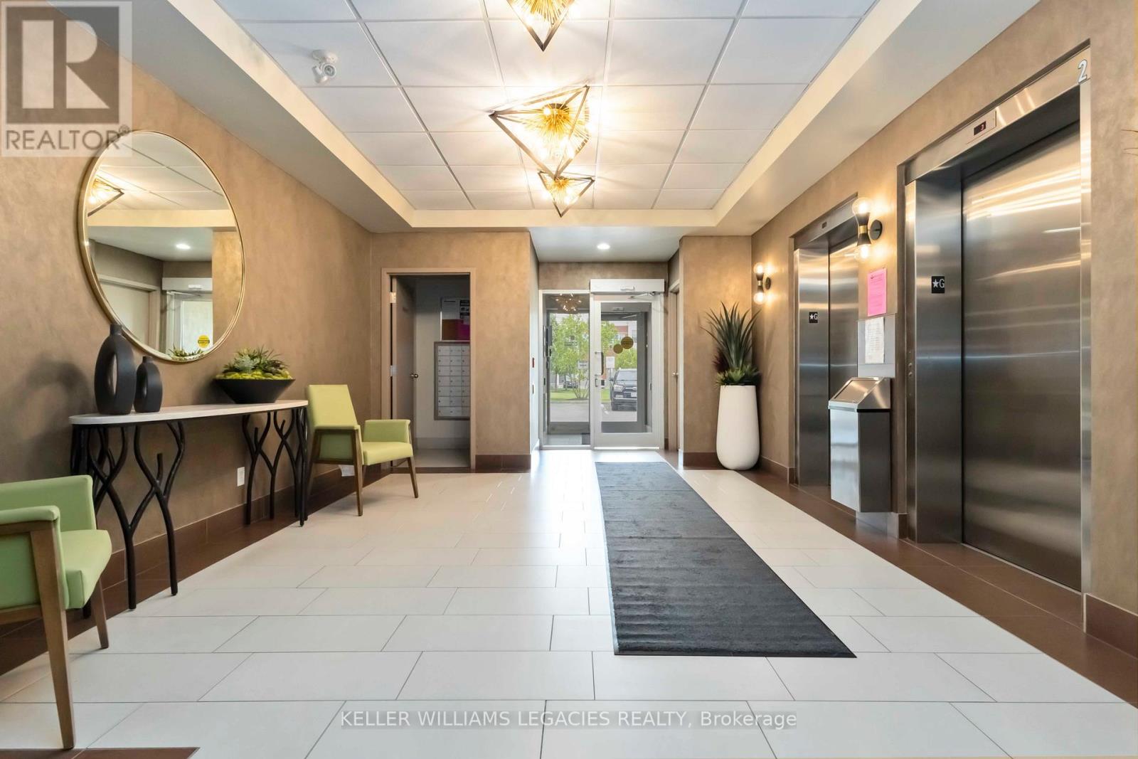 111 - 9431 Jane Street, Vaughan (Maple), Ontario  L6A 4H8 - Photo 2 - N12188410