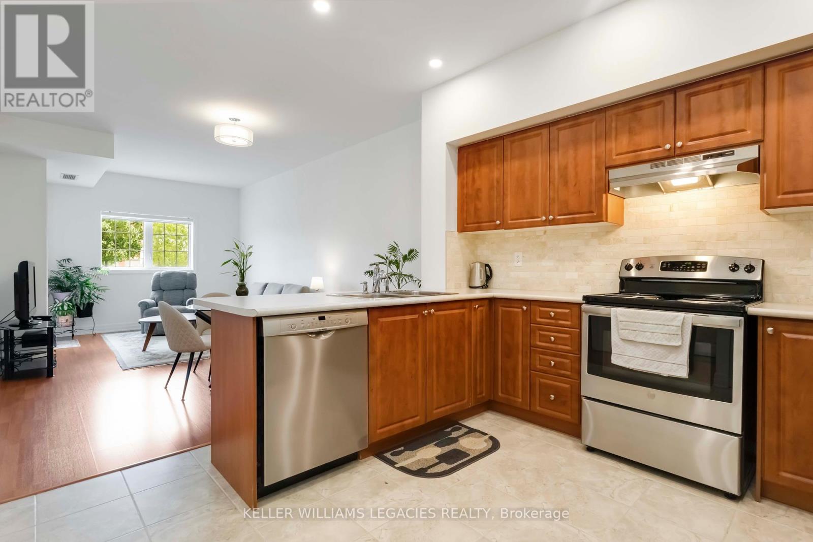 111 - 9431 Jane Street, Vaughan (Maple), Ontario  L6A 4H8 - Photo 3 - N12188410