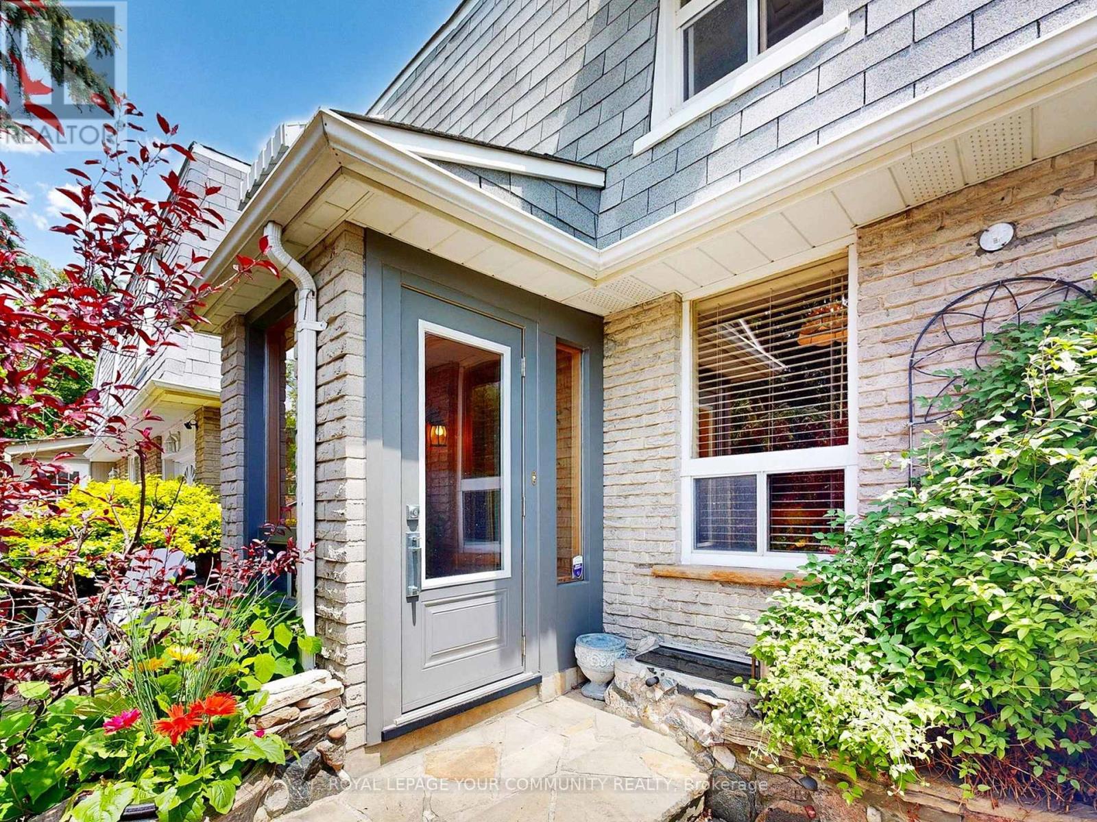 4 Kitsilano Crescent, Richmond Hill, Ontario  L4C 5A5 - Photo 2 - N12188419