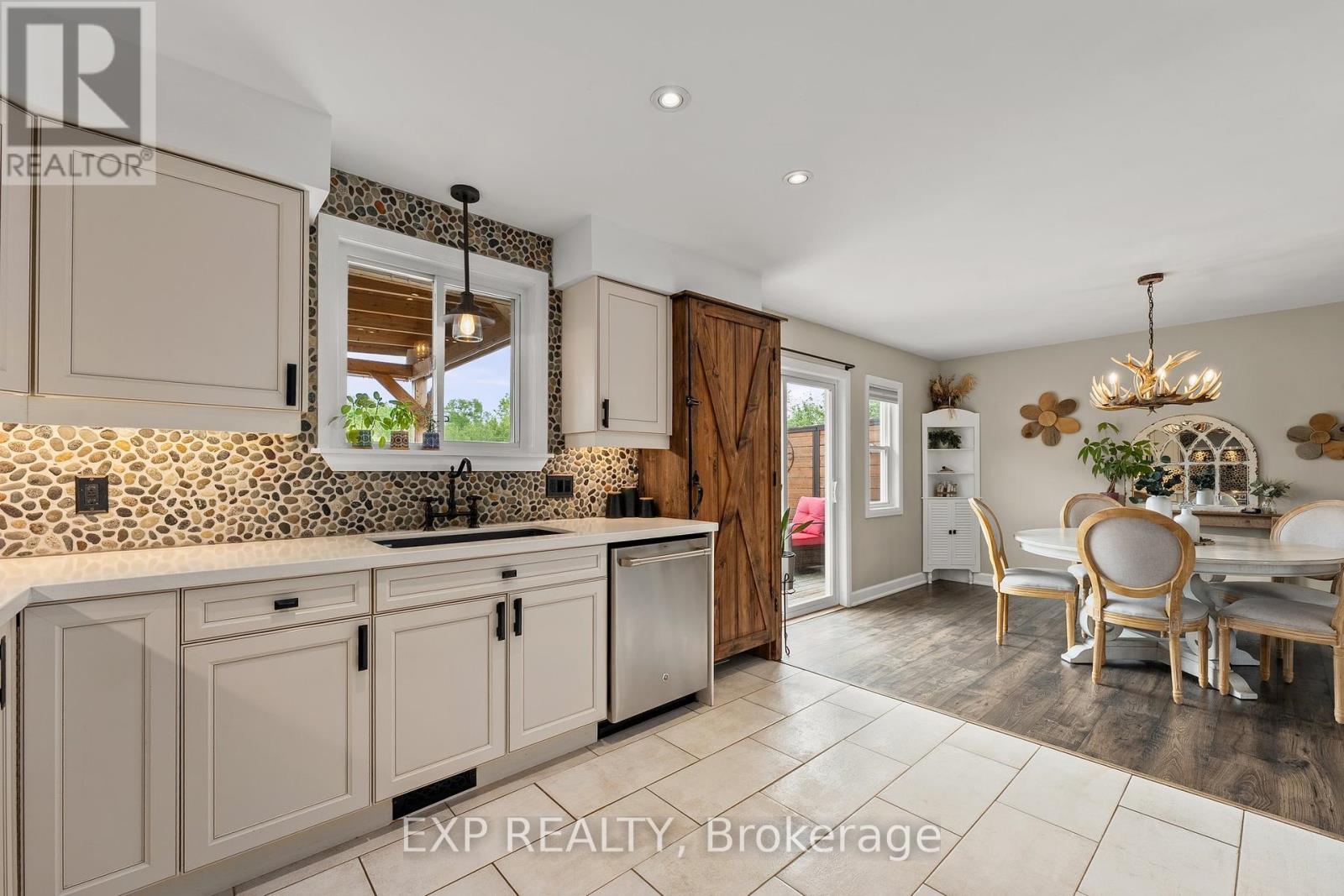 25 Holmes Point Road, Georgina, Ontario  L0E 1L0 - Photo 16 - N12188550