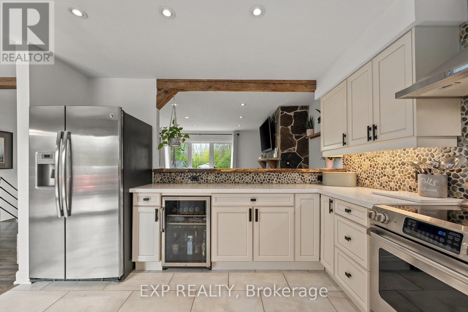 25 Holmes Point Road, Georgina, Ontario  L0E 1L0 - Photo 17 - N12188550