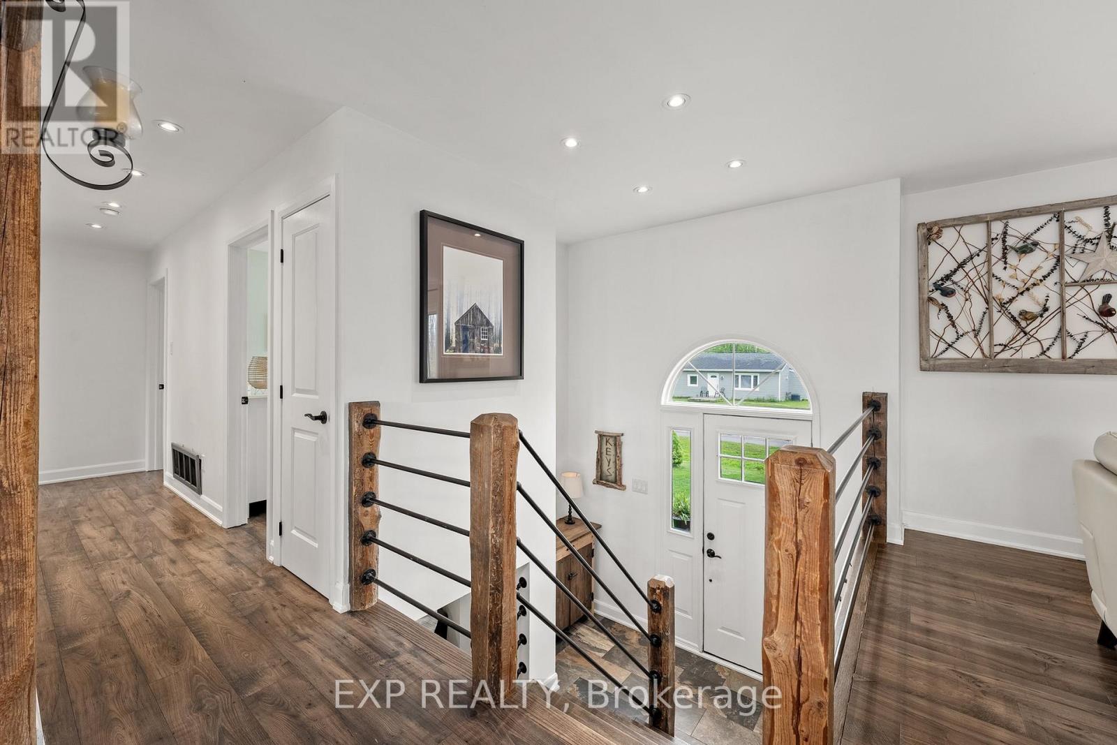 Property at 25 HOLMES POINT ROAD image 4