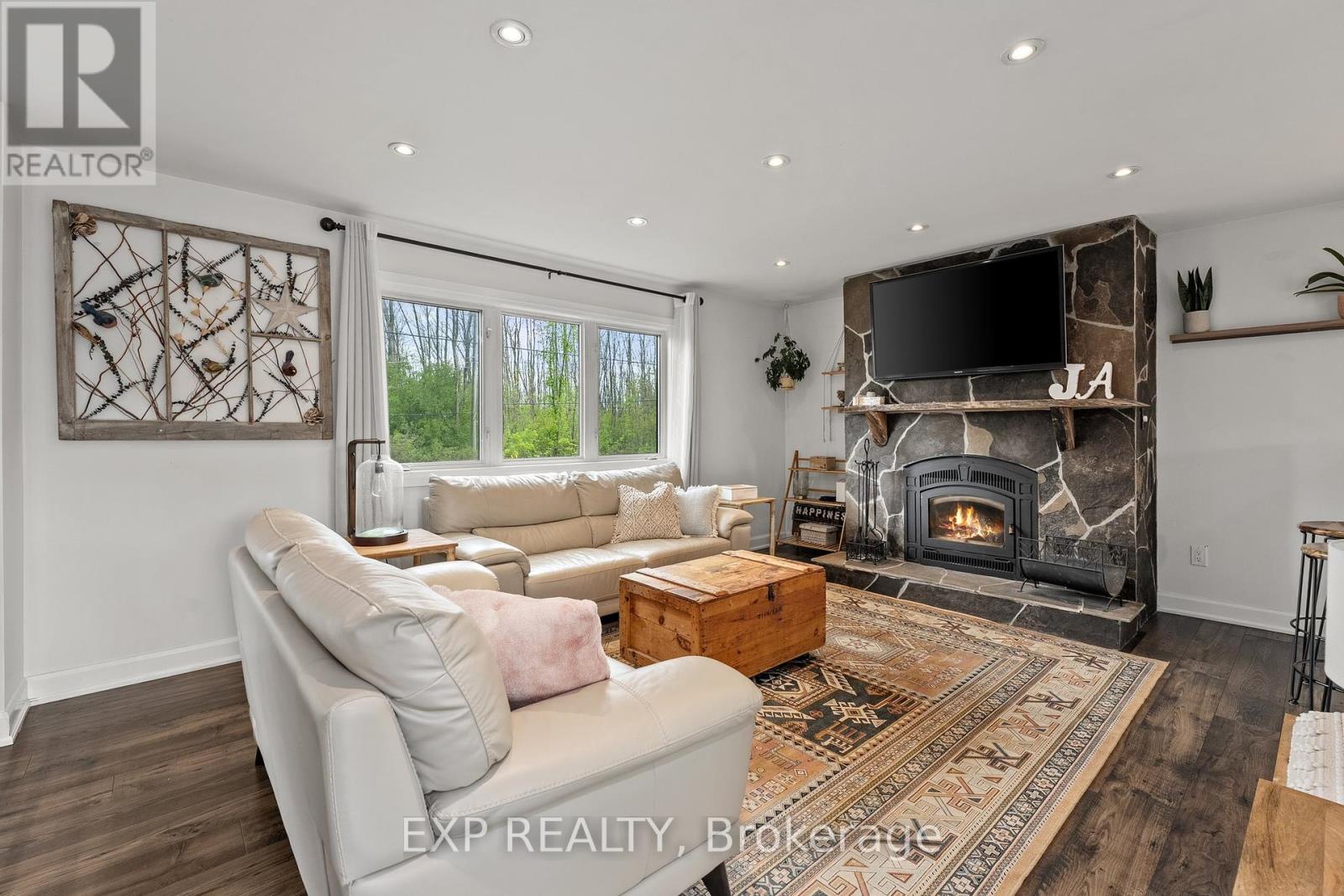 Property at 25 HOLMES POINT ROAD image 5