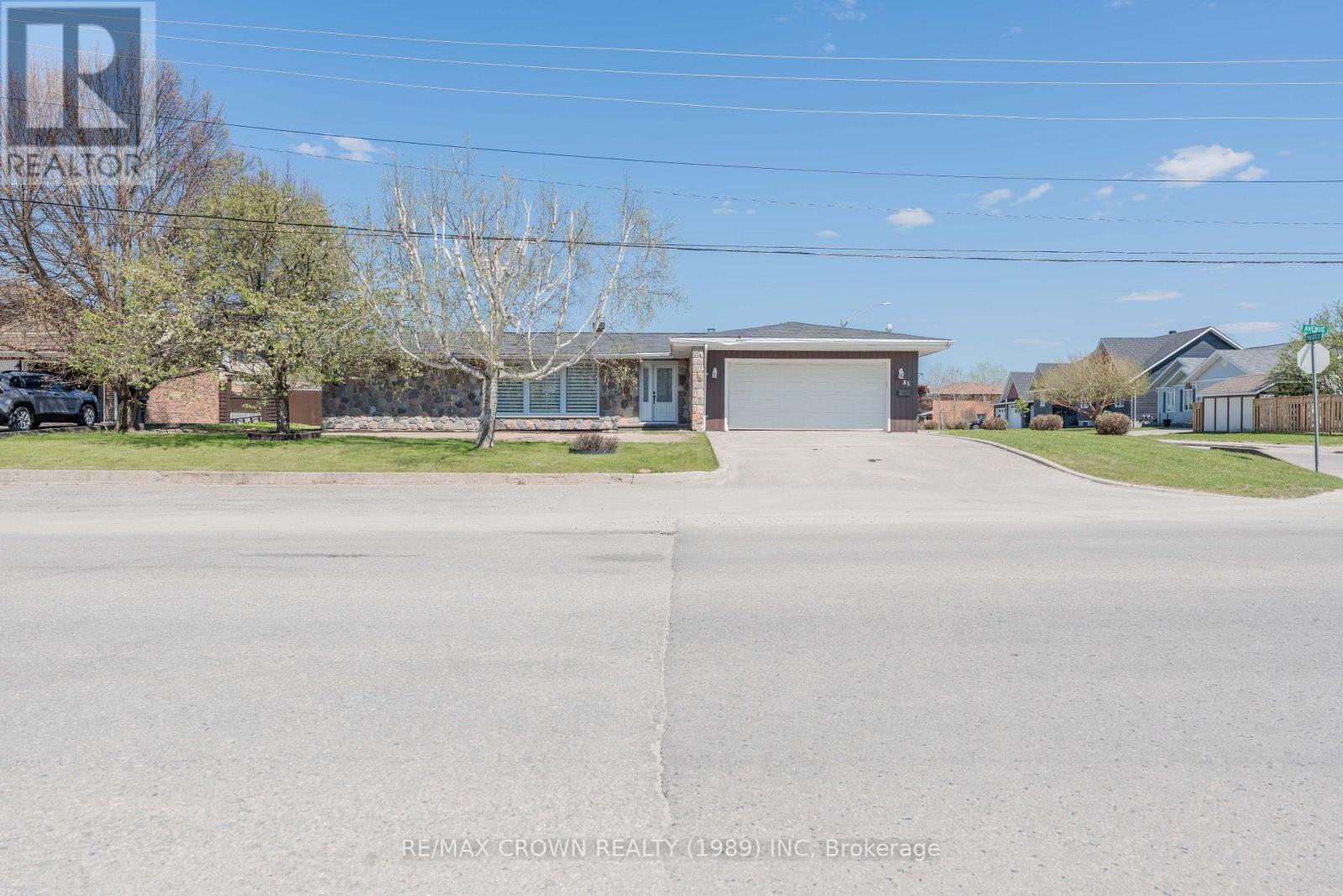 85 Avenue Road, Kapuskasing, Ontario  P5N 3A3 - Photo 1 - T12188696