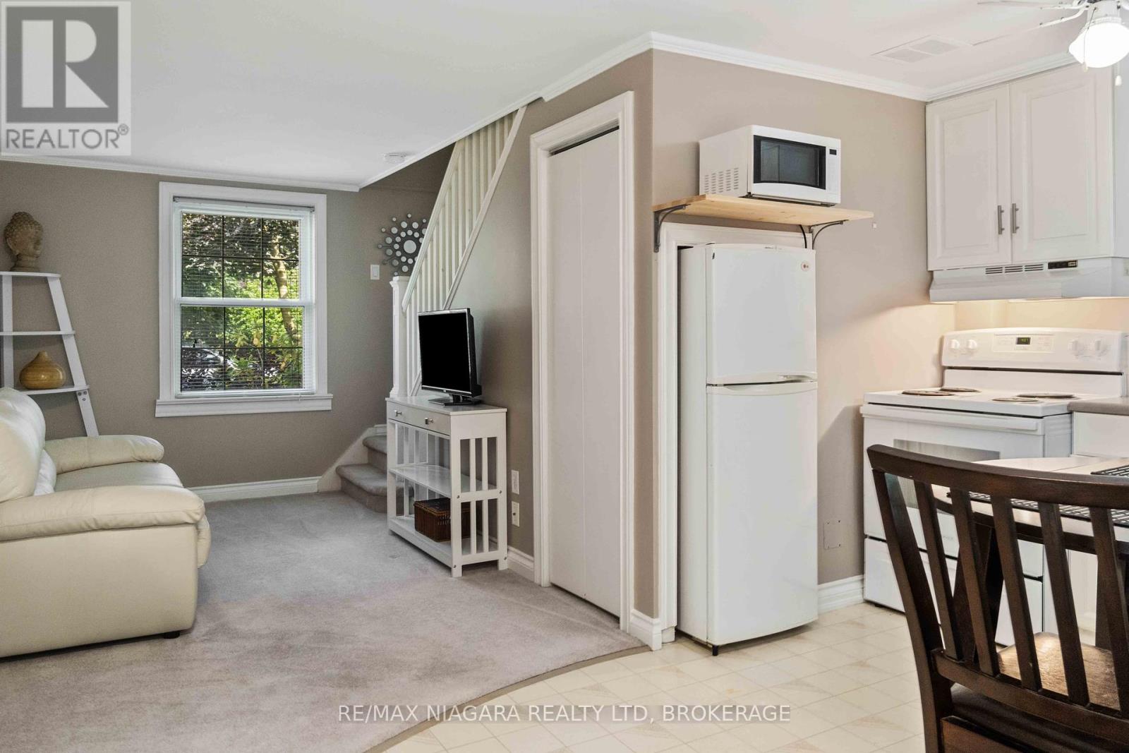 Rear - 5747 Brookfield Avenue, Niagara Falls, Ontario  L2G 5P9 - Photo 13 - X12188594