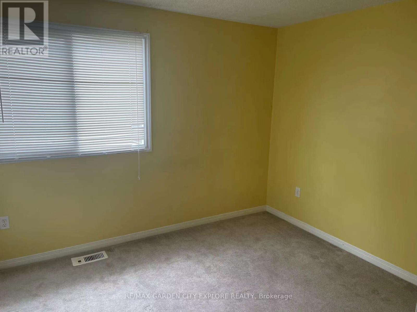 20 Naples Court, Thorold (Confederation Heights), Ontario  L2V 4S7 - Photo 6 - X12188646