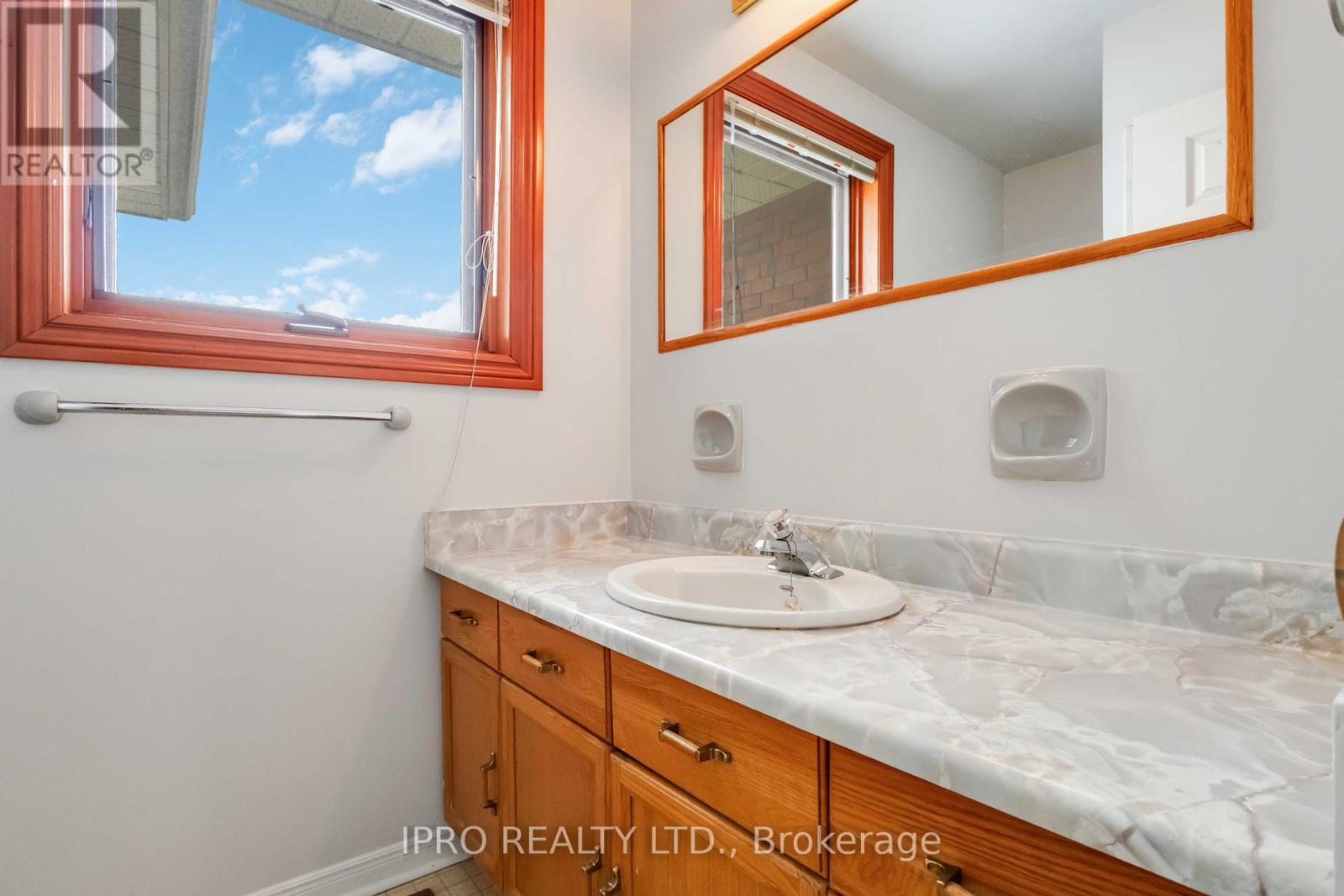 8 Belmont Court, Whitby, Ontario  L1N 7Z8 - Photo 27 - E12187822