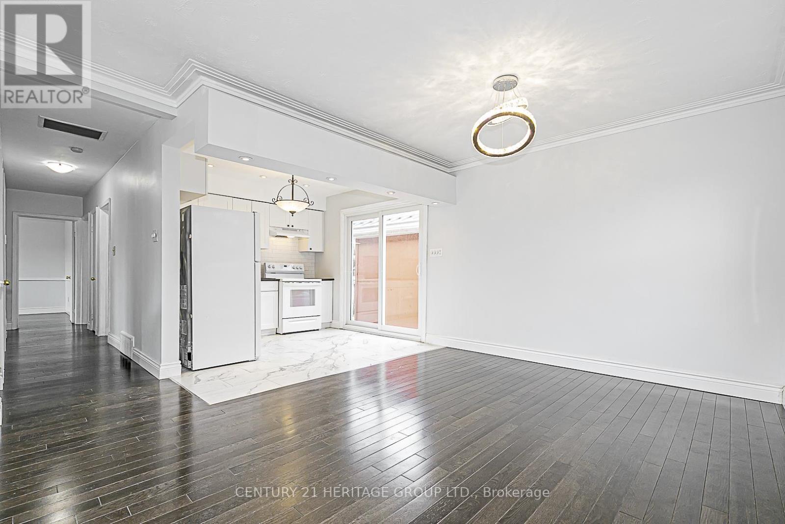 53 Wilstead Drive, Newmarket, Ontario  L3Y 4T8 - Photo 4 - N12076983
