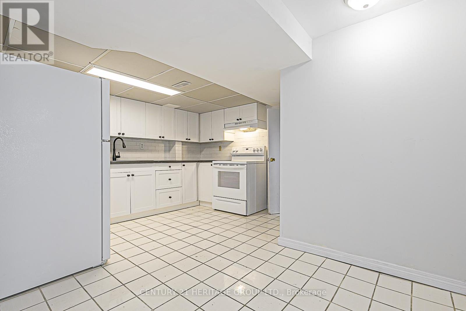 53 Wilstead Drive, Newmarket, Ontario  L3Y 4T8 - Photo 9 - N12076983