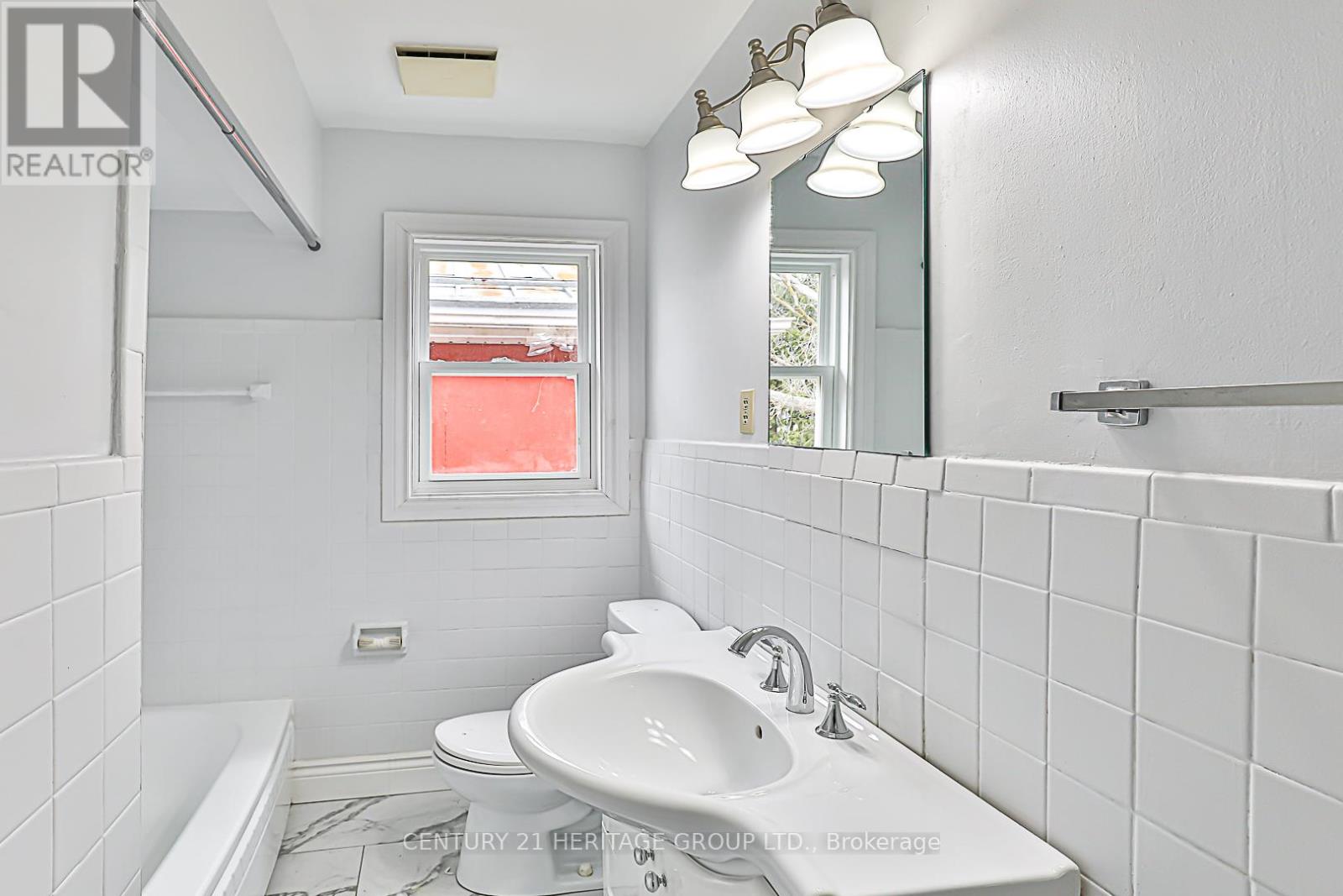 53 Wilstead Drive, Newmarket, Ontario  L3Y 4T8 - Photo 8 - N12076983