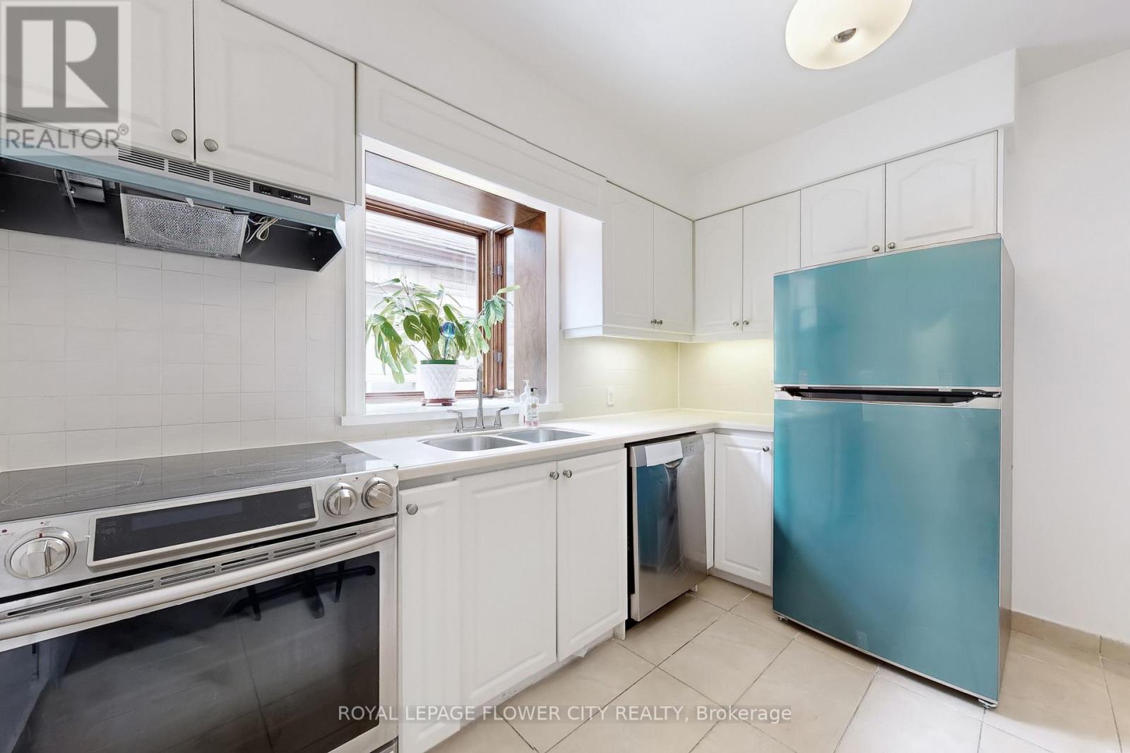 105 Livingstone Avenue, Toronto, Ontario  M6E 2L7 - Photo 18 - W12164232