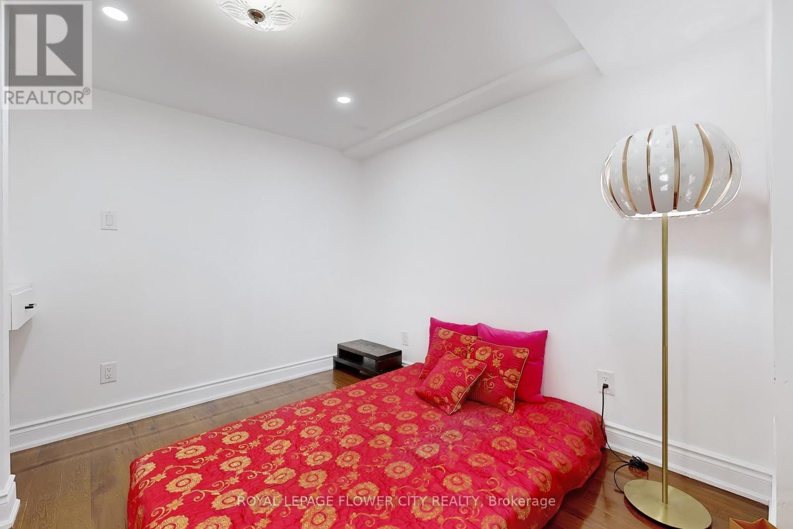 105 Livingstone Avenue, Toronto, Ontario  M6E 2L7 - Photo 29 - W12164232