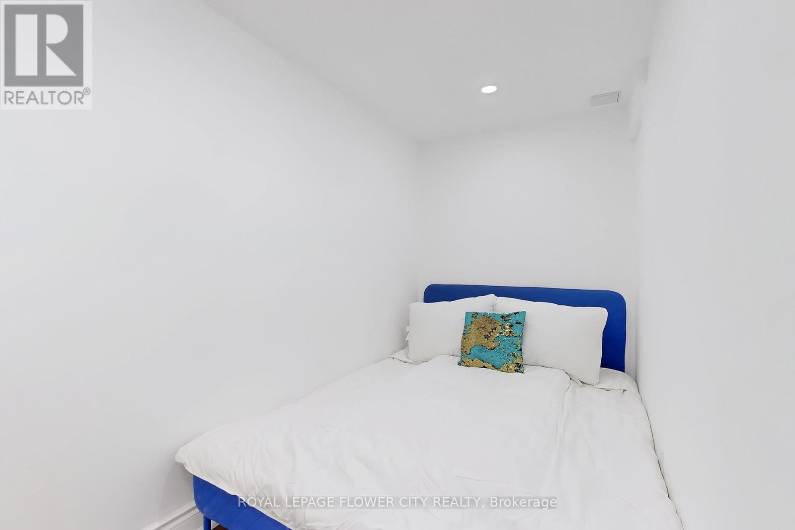 105 Livingstone Avenue, Toronto, Ontario  M6E 2L7 - Photo 32 - W12164232