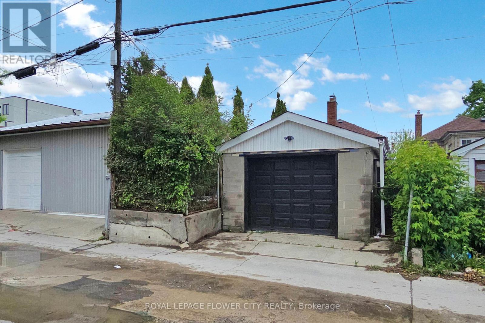105 Livingstone Avenue, Toronto, Ontario  M6E 2L7 - Photo 40 - W12164232