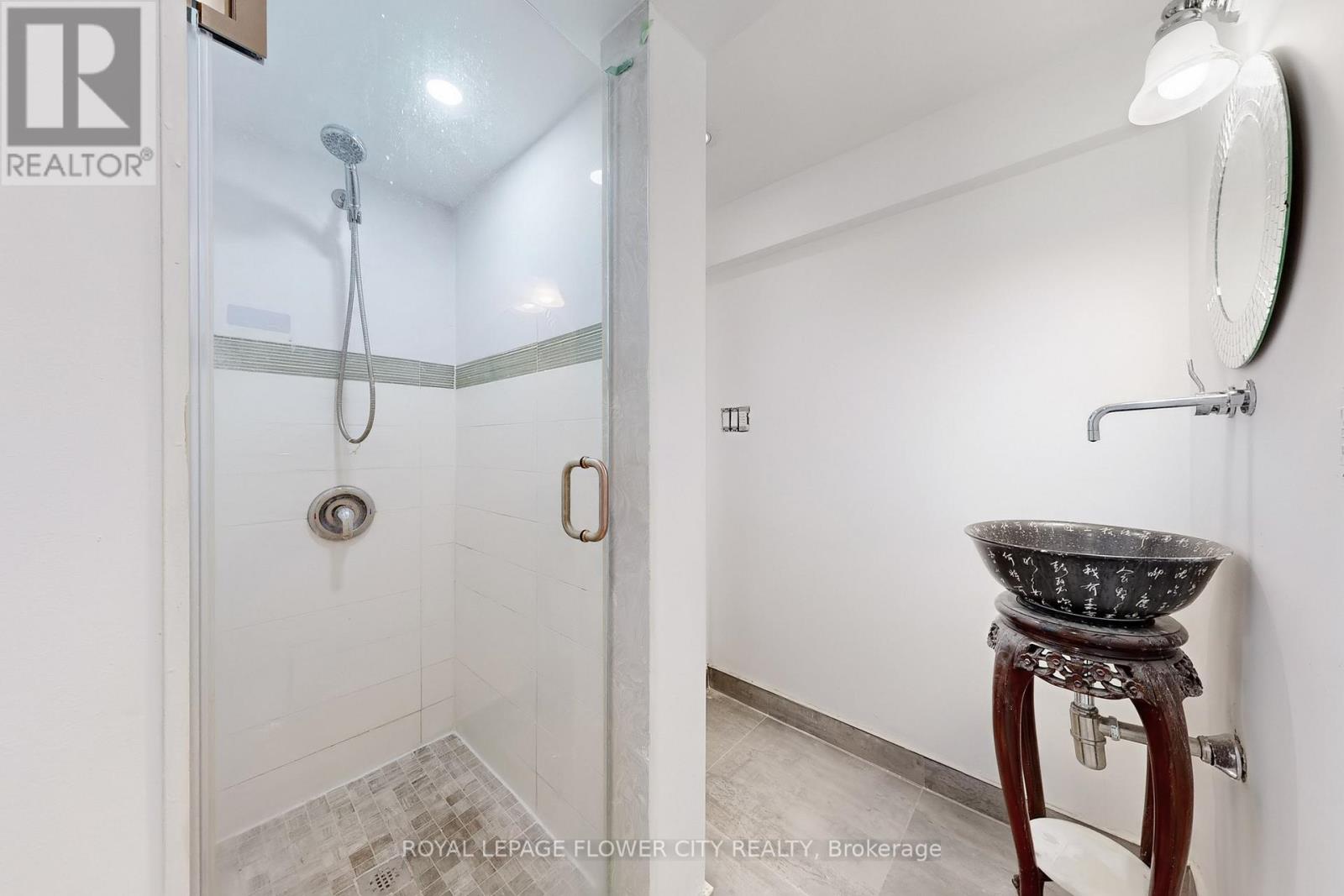 105 Livingstone Avenue, Toronto, Ontario  M6E 2L7 - Photo 34 - W12164232