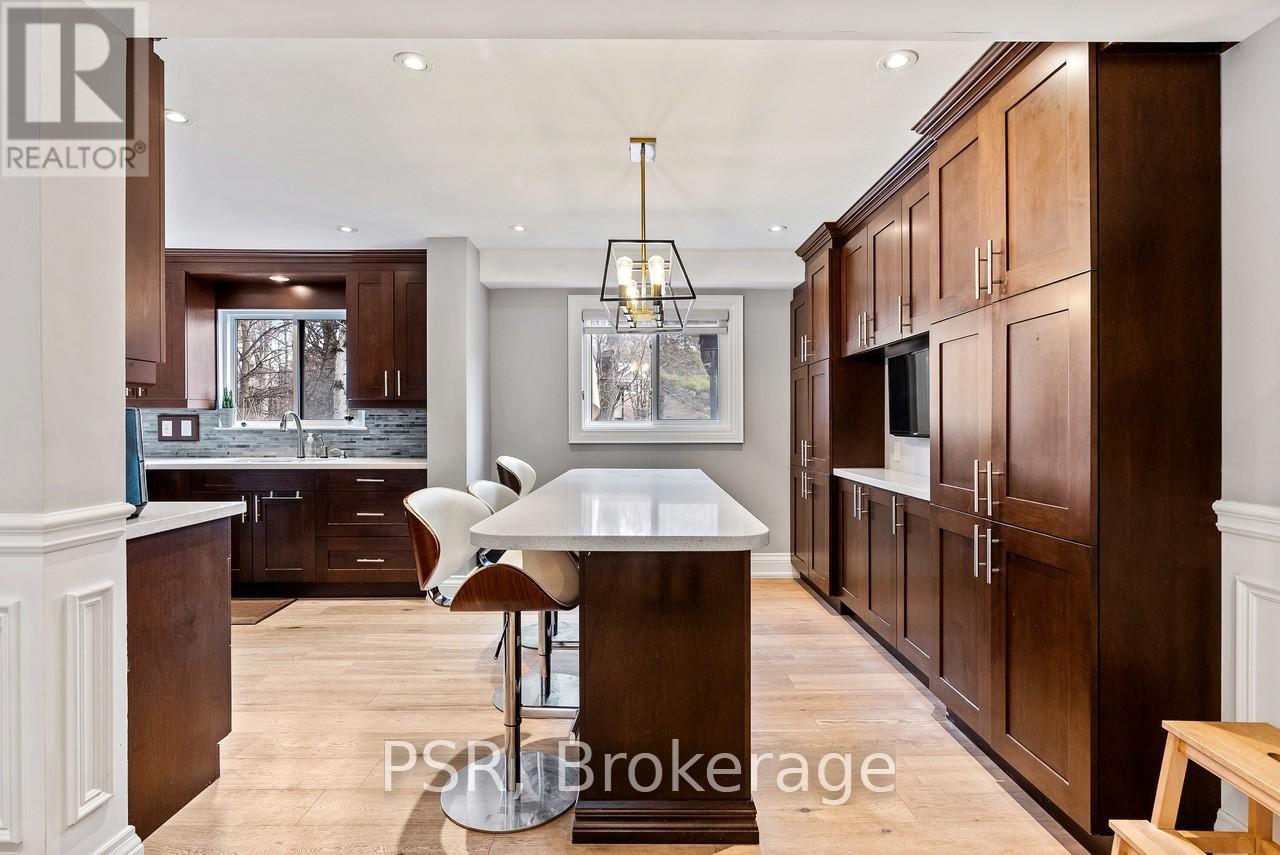 1605 Calverton Court, Mississauga, Ontario  L5G 2W4 - Photo 13 - W12188382