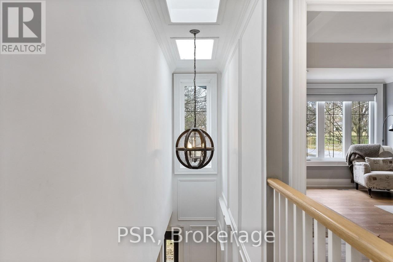 1605 Calverton Court, Mississauga (Mineola), Ontario  L5G 2W4 - Photo 21 - W12188382