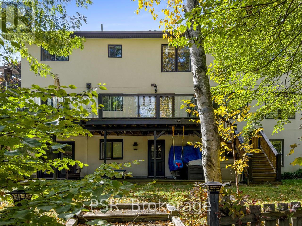 1605 Calverton Court, Mississauga, Ontario  L5G 2W4 - Photo 3 - W12188382