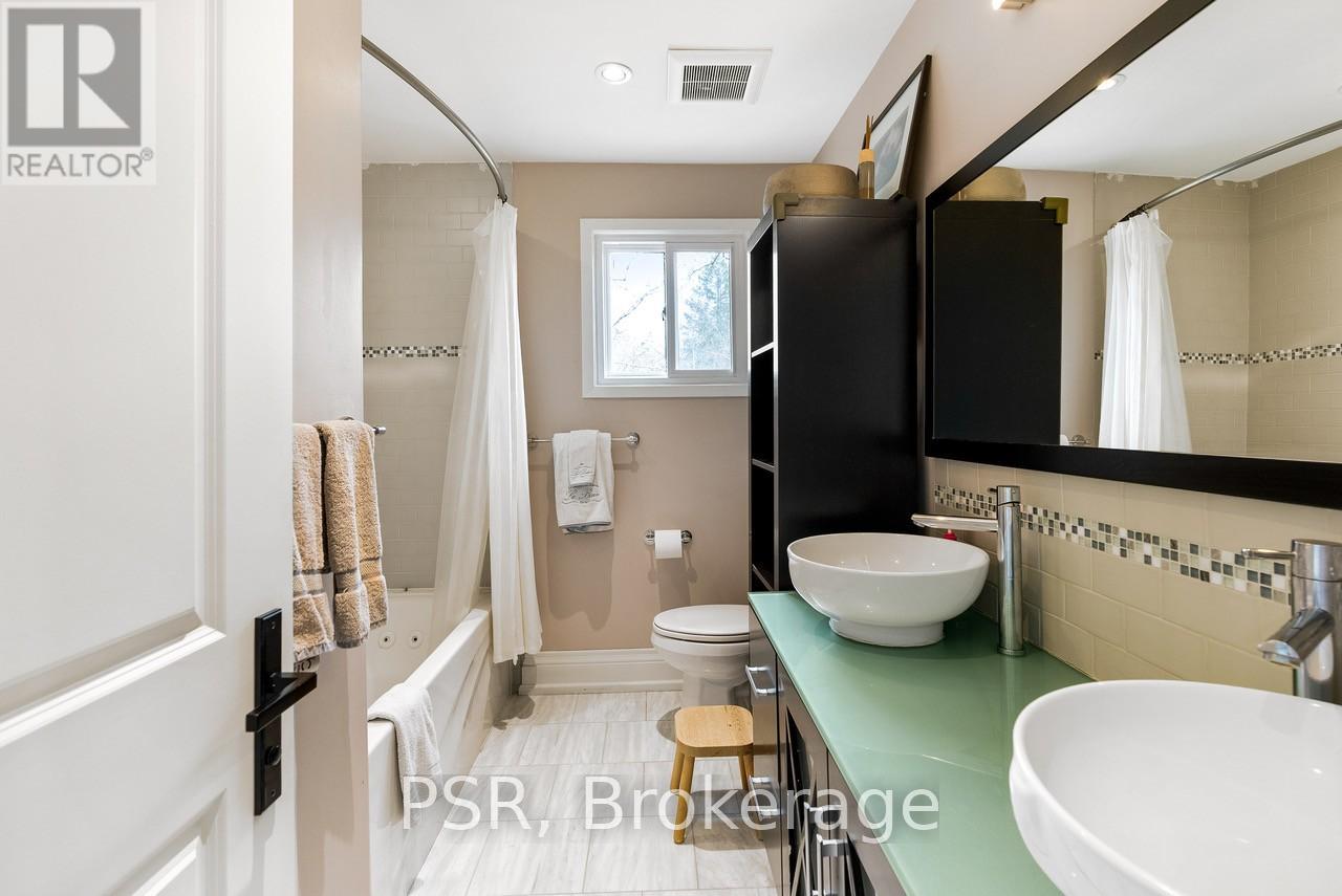 1605 Calverton Court, Mississauga, Ontario  L5G 2W4 - Photo 30 - W12188382