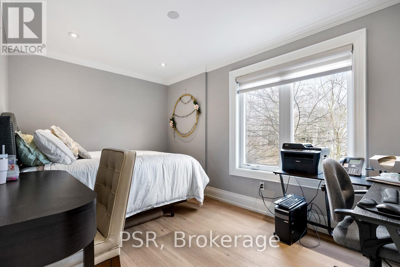1605 Calverton Court, Mississauga (Mineola), Ontario  L5G 2W4 - Photo 31 - W12188382